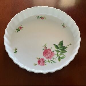 Vintage Christine Holm Quiche Tart Pie Dish White W/ Rose Flowers Scalloped Edge